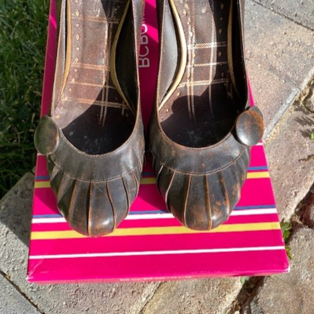 BCBG Pumps - Picture 3 of 6